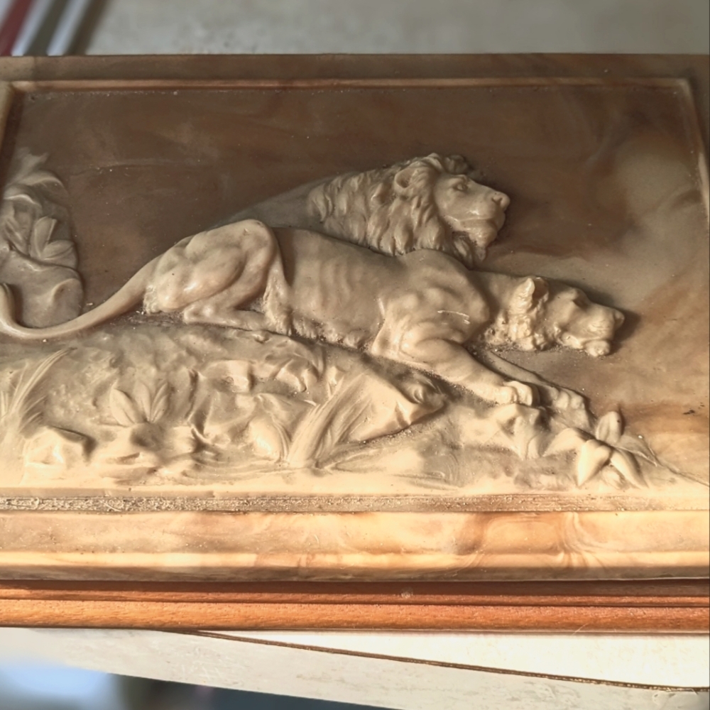 Vintage Dante Walnut Jewelry Box With Incolay Stone Lid Carved Lion & Lioness